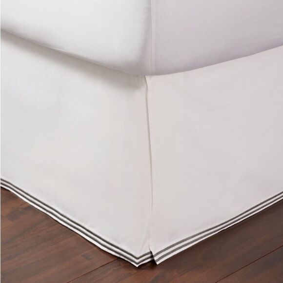 HUDSON PARK COLLECTION Italian Linens King Bedskirt 100% Cotton - Picture 1 of 5